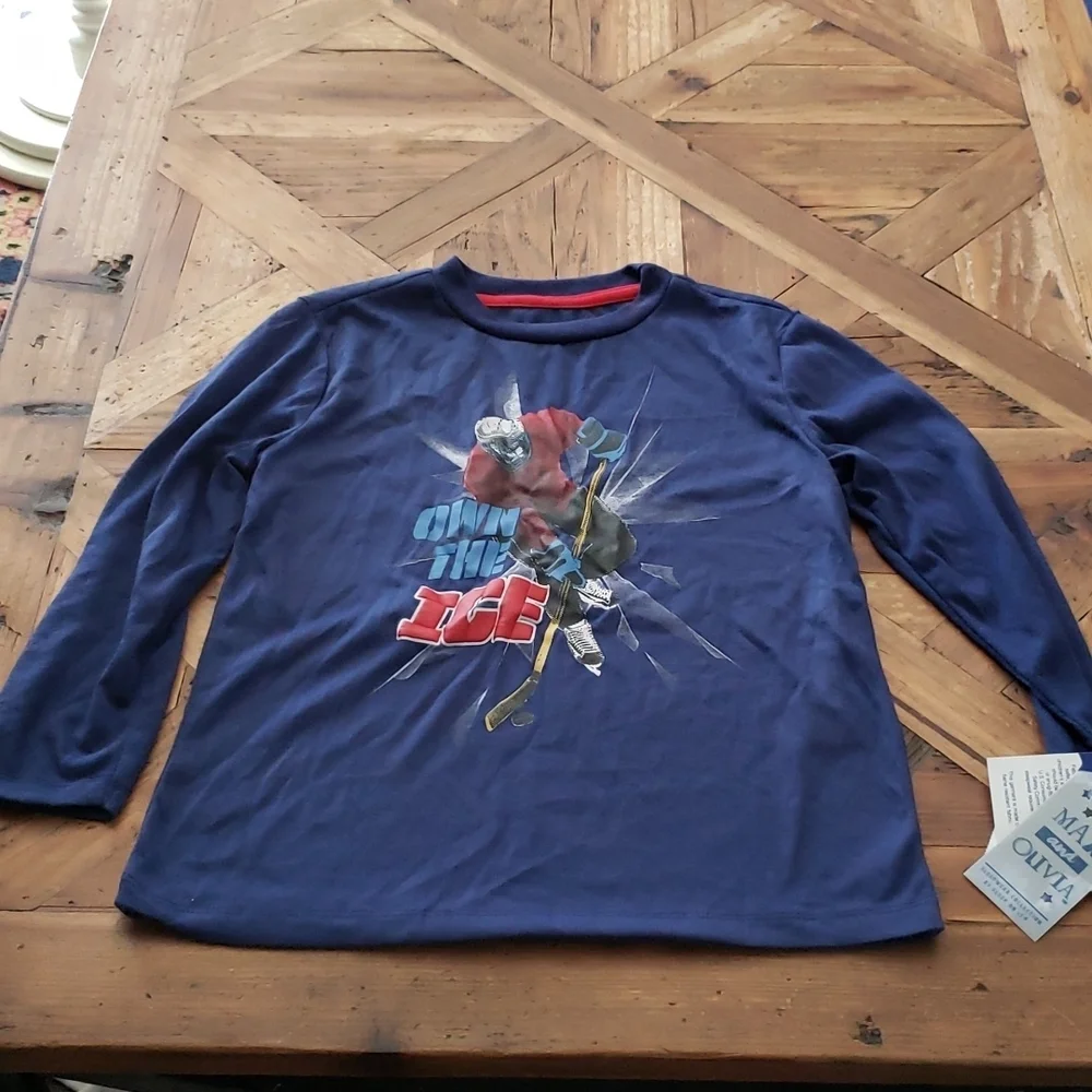 MAX& Olivia Own the ice long sleeve top